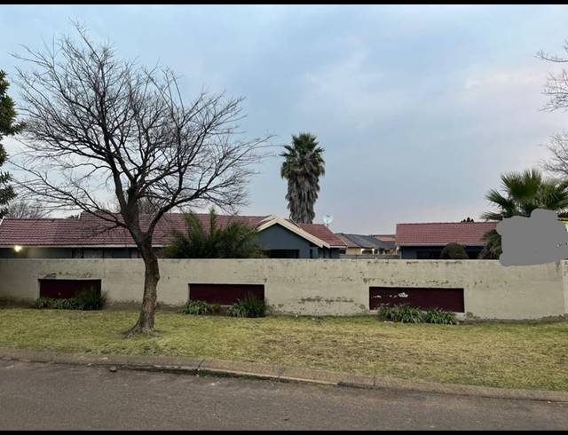 3 BEDROOM HOUSE FOR SALE IN DAWN PARK EXT